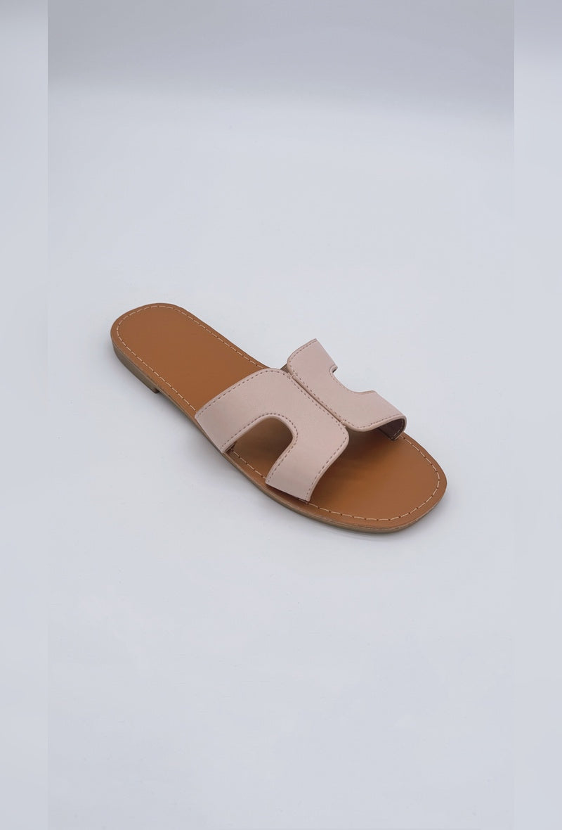 Sandales plates minimalistes